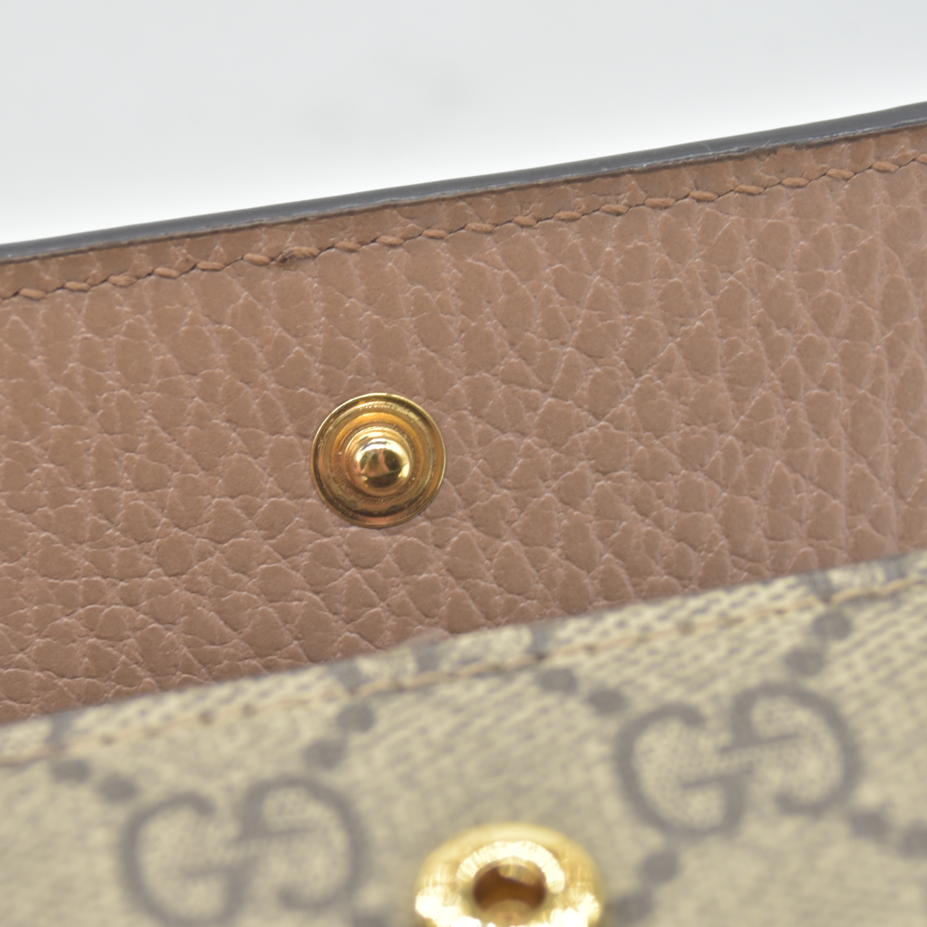 $350 GUCCI GG Dollar Calfskin GG Supreme Monogram GG Marmont 6 Key Holder Case Old Rose Beige Ebony