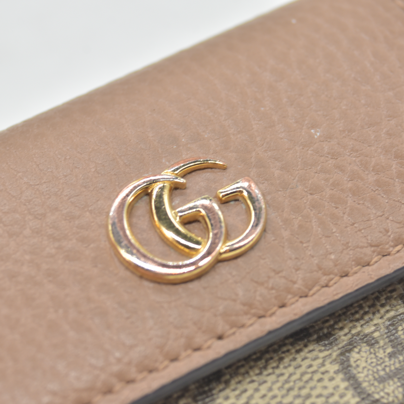 $350 GUCCI GG Dollar Calfskin GG Supreme Monogram GG Marmont 6 Key Holder Case Old Rose Beige Ebony