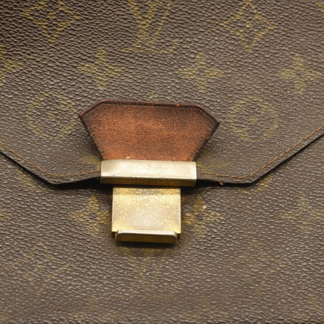 LOUIS VUITTON Monogram Poche Plate Envelope Clutch