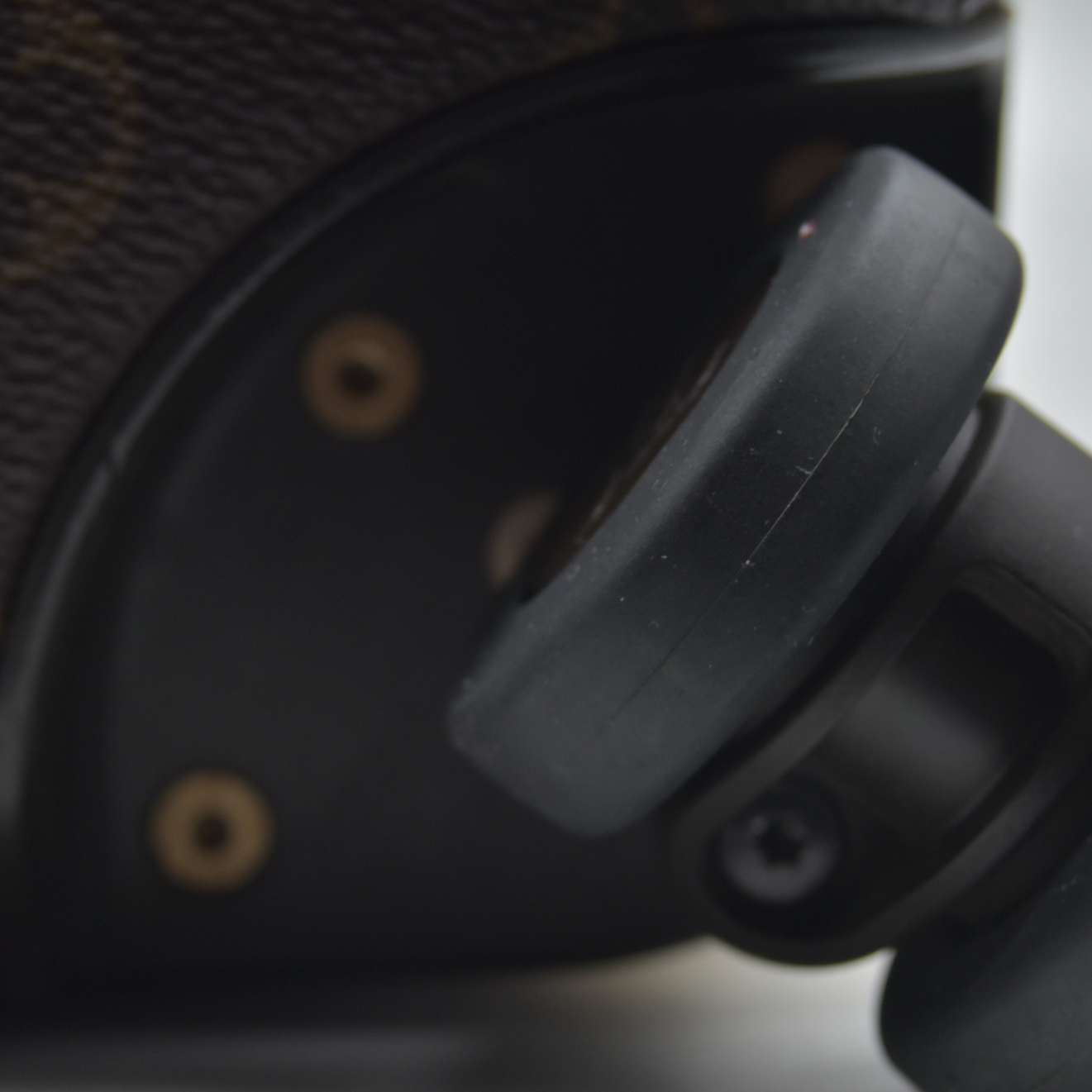 $3450 Louis Vuitton Horizon 50 Monogram Carry On Suitcase