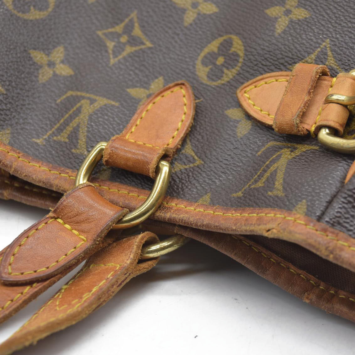$1300 Louis Vuitton  Monogram Batignolles Vertical WELL WORN