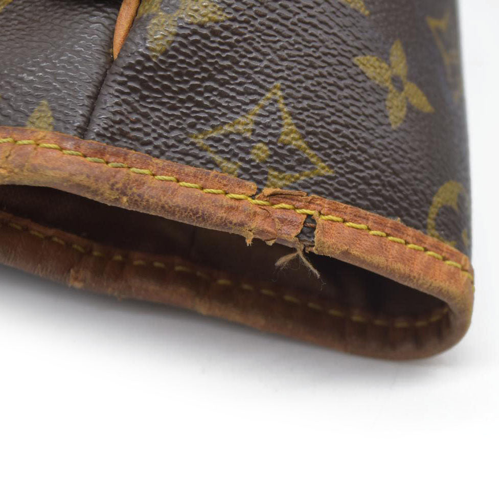 $1300 Louis Vuitton  Monogram Batignolles Vertical WELL WORN