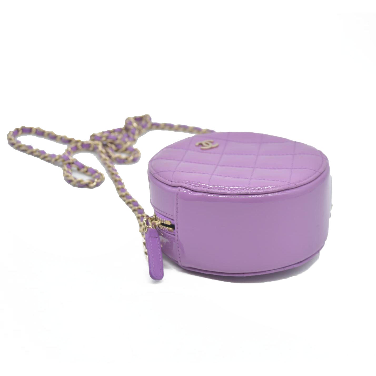 $2940 Chanel Patent Quilted Round Clutch with Chain