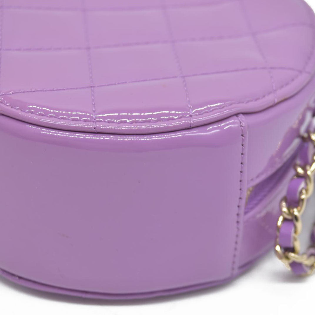 $2940 Chanel Patent Quilted Round Clutch with Chain