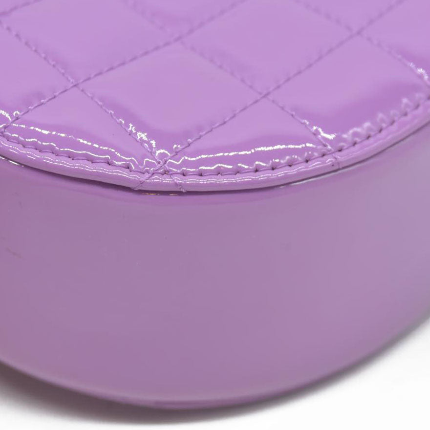 $2940 Chanel Patent Quilted Round Clutch with Chain