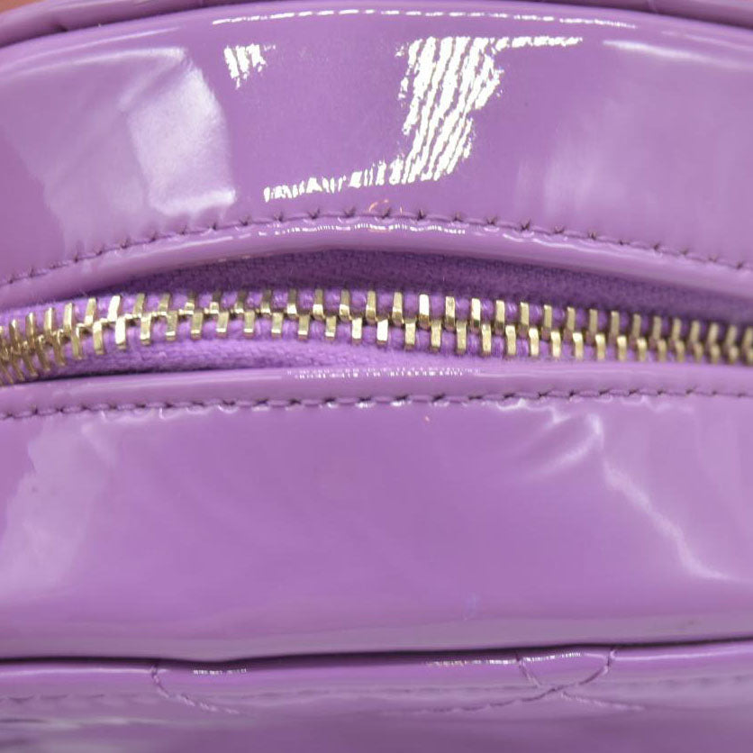 $2940 Chanel Patent Quilted Round Clutch with Chain