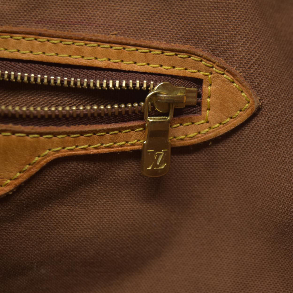 $1300 Louis Vuitton  Monogram Batignolles Vertical WELL WORN
