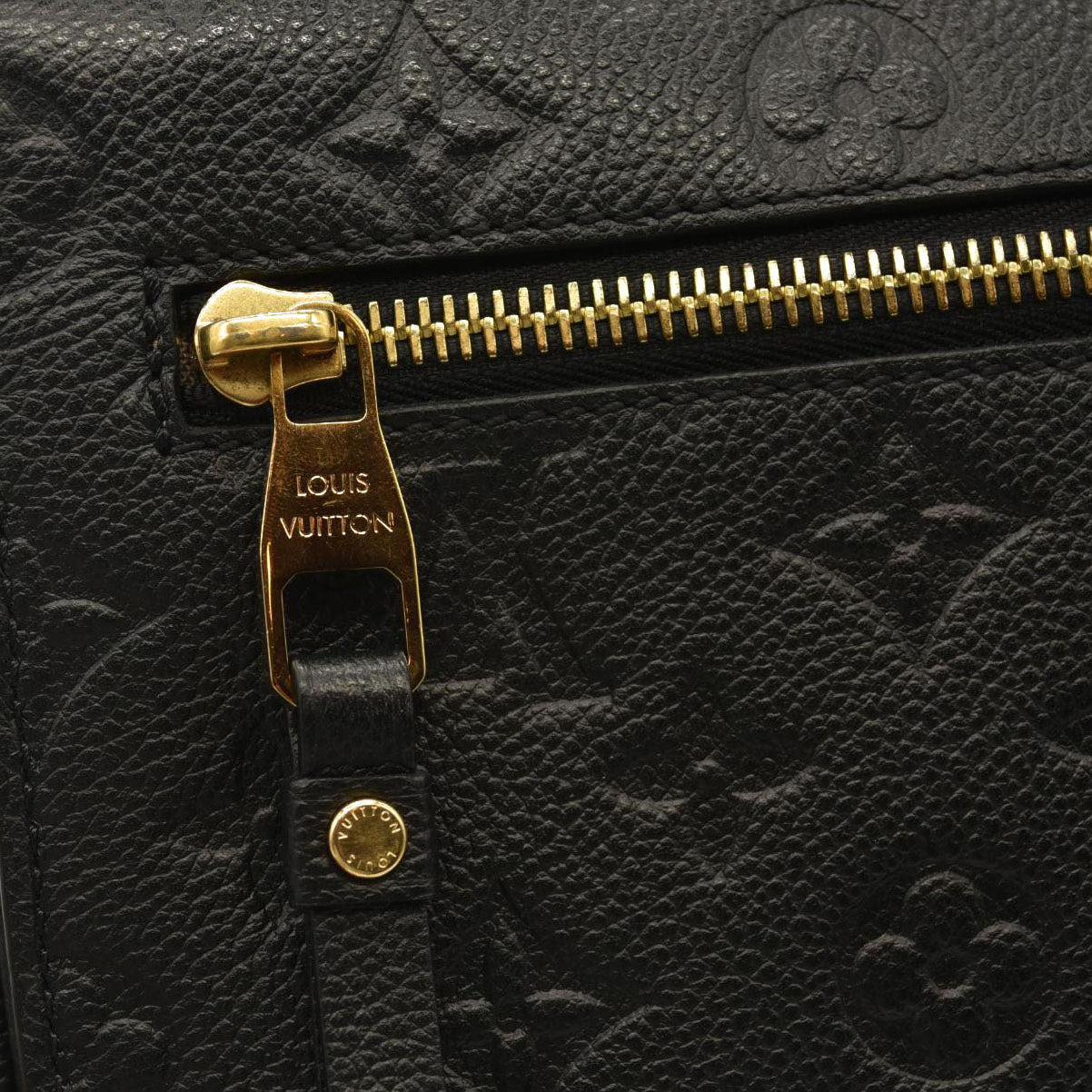 LOUIS VUITTON Empreinte Pochette Metis Black AR1168