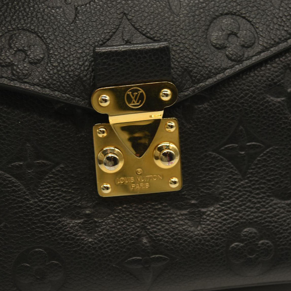 LOUIS VUITTON Empreinte Pochette Metis Black AR1168