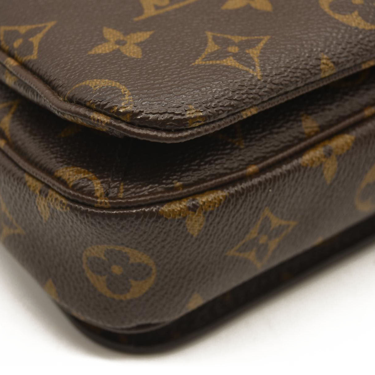 LOUIS VUITTON Monogram Pochette Metis DU4145