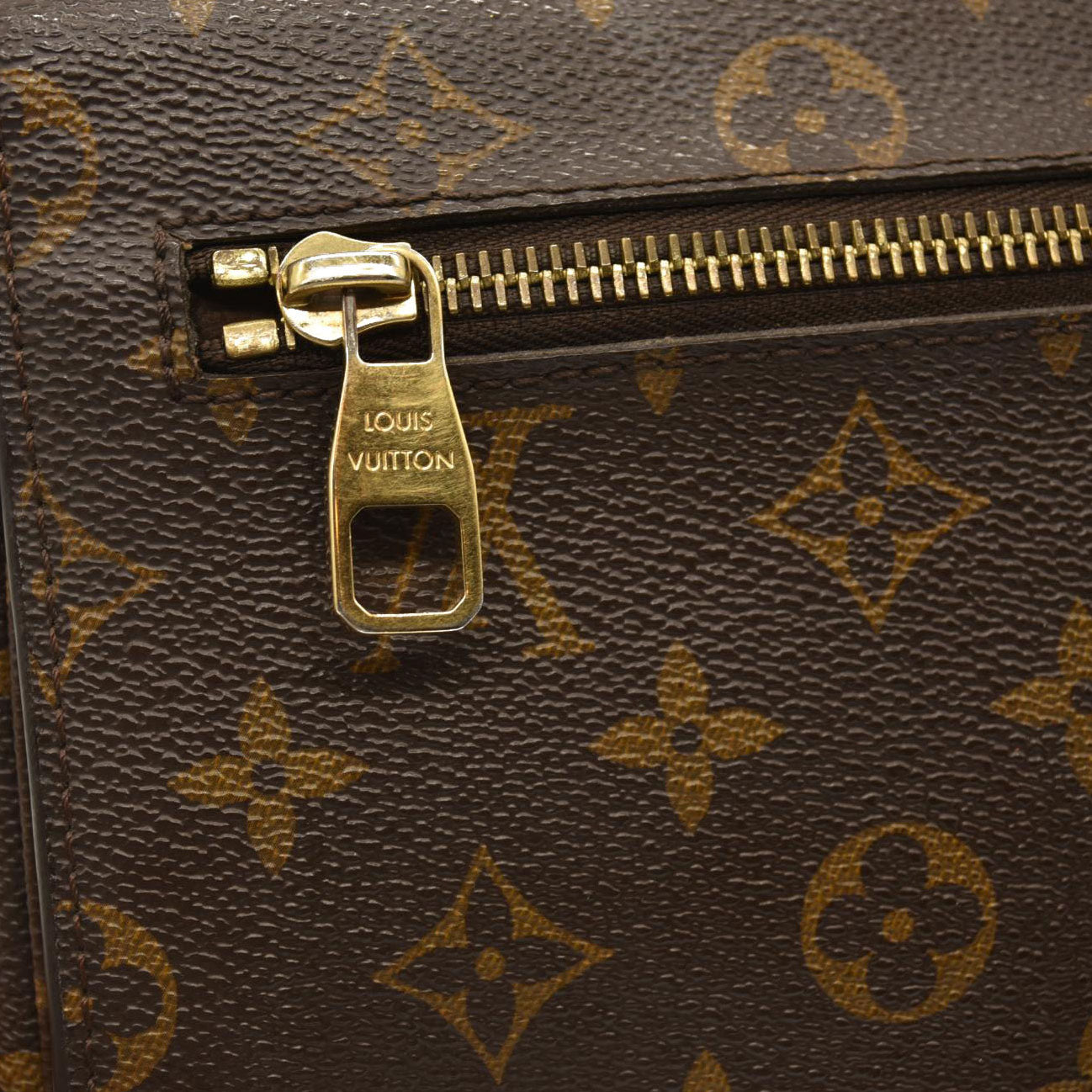 LOUIS VUITTON Monogram Pochette Metis DU4145