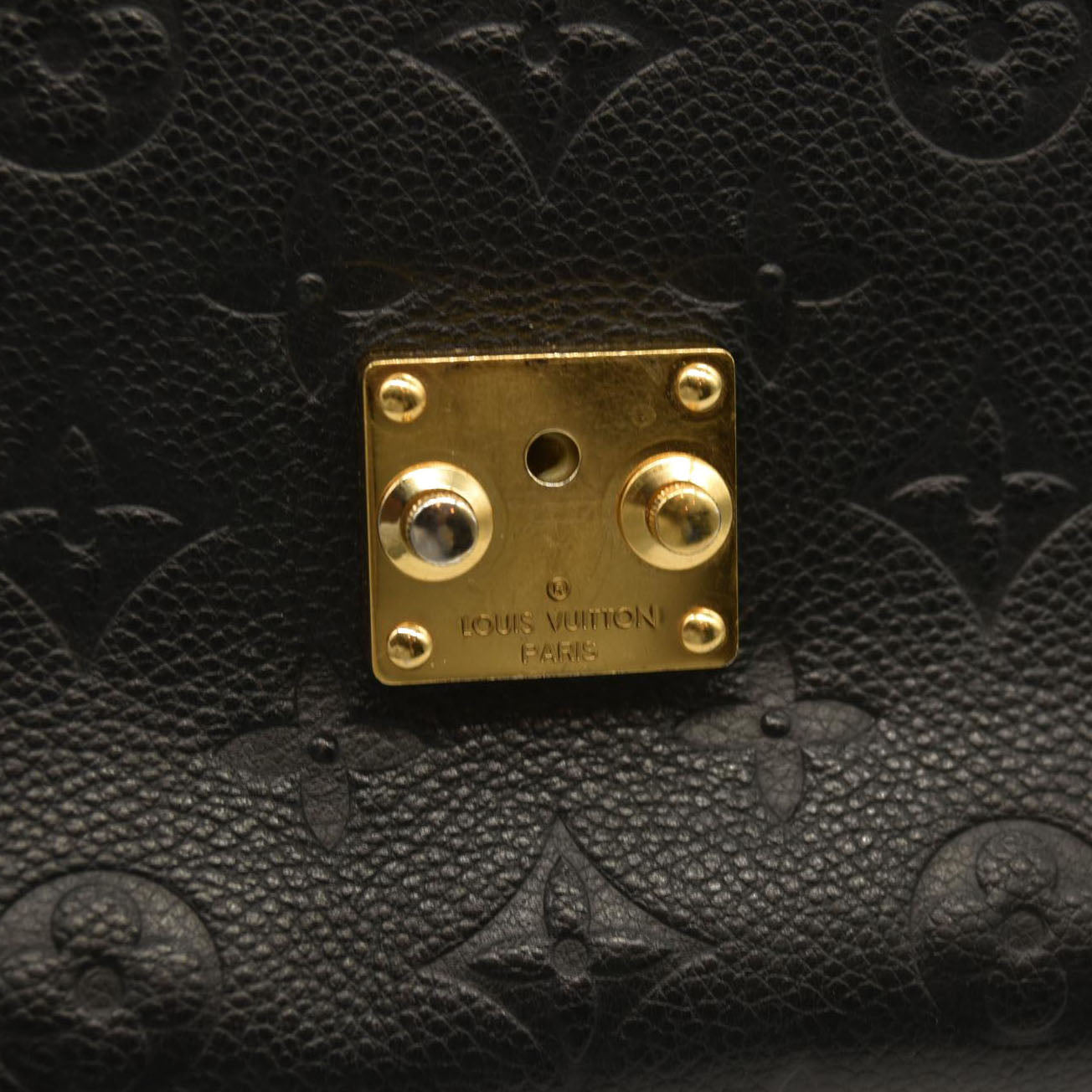 LOUIS VUITTON Empreinte Pochette Metis Black AR2147