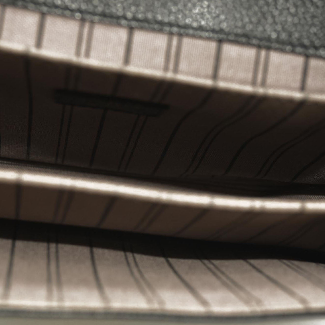 LOUIS VUITTON Empreinte Pochette Metis Black AR2147