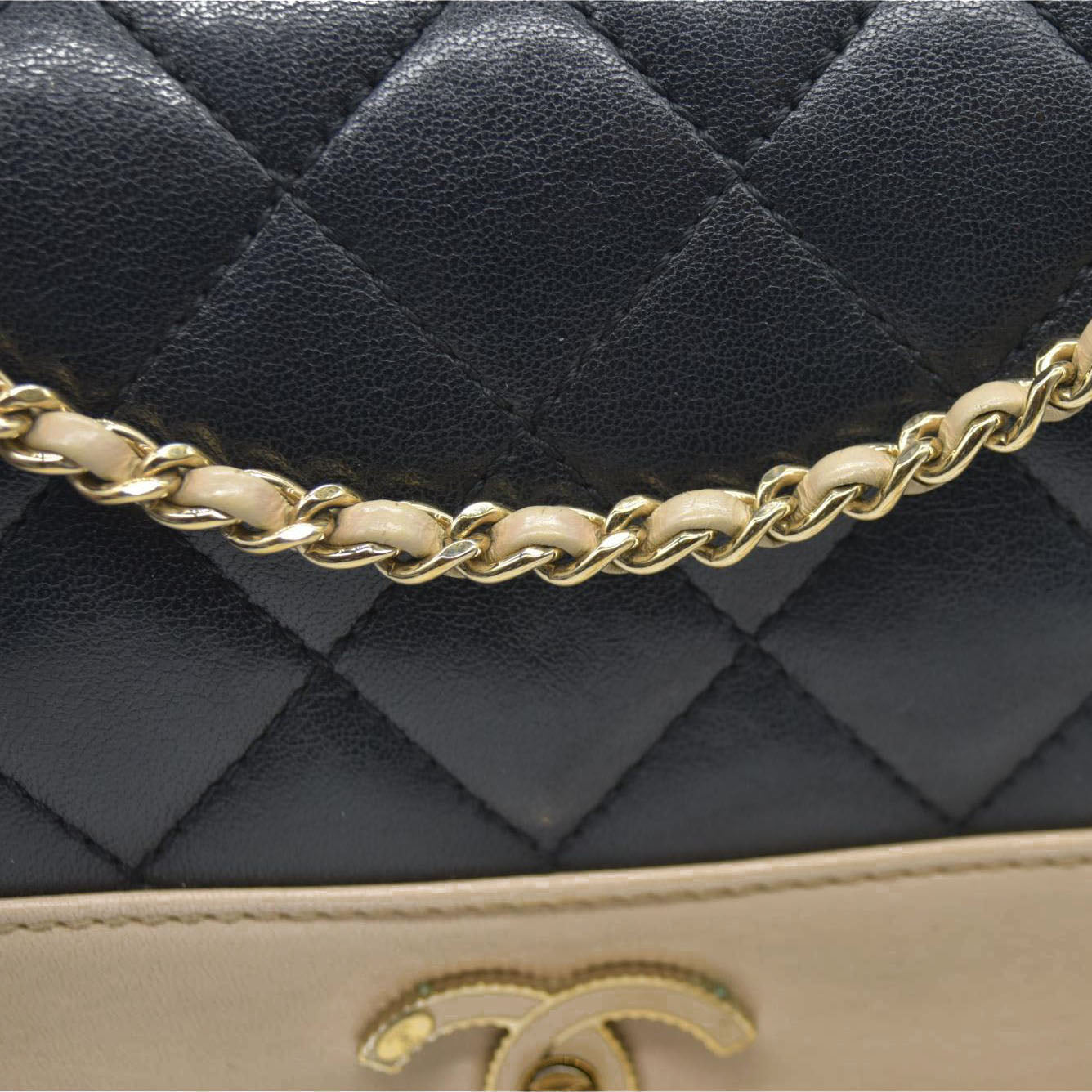 $4700 Chanel Mademoiselle Vintage Flap Bag Black Beige BiColor Turn Lock CC Chain Crossbody