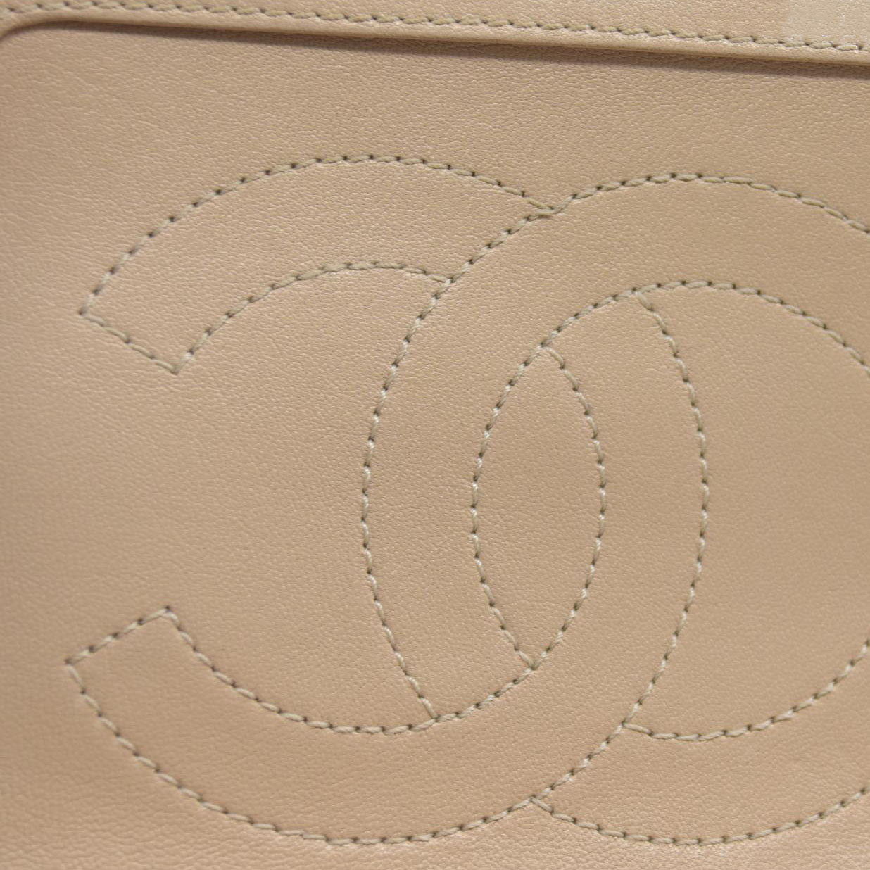 $4700 Chanel Mademoiselle Vintage Flap Bag Black Beige BiColor Turn Lock CC Chain Crossbody