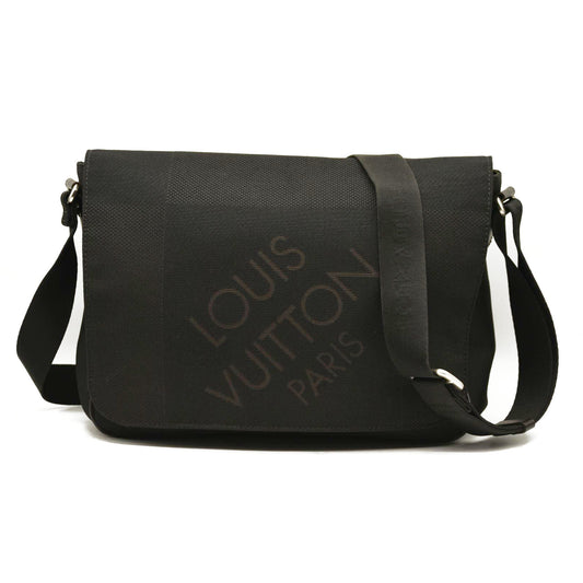 LOUIS VUITTON  Damier Geant Petit Messenger Bag Black  VI4098