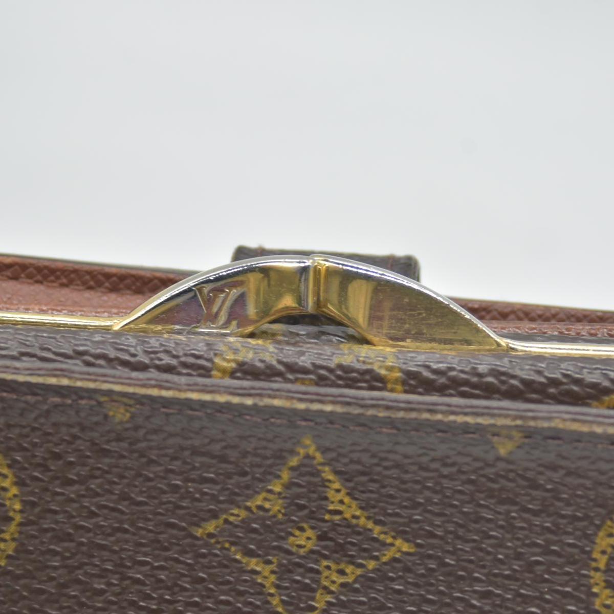 $750 2003 Louis Vuitton Kisslock French Wallet MI0013
