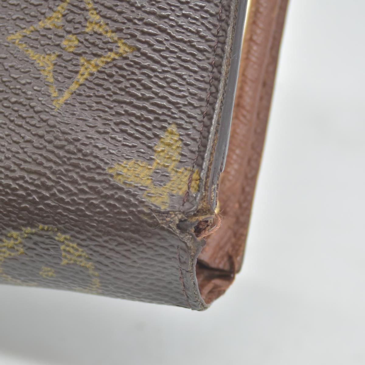 $750 2003 Louis Vuitton Kisslock French Wallet MI0013