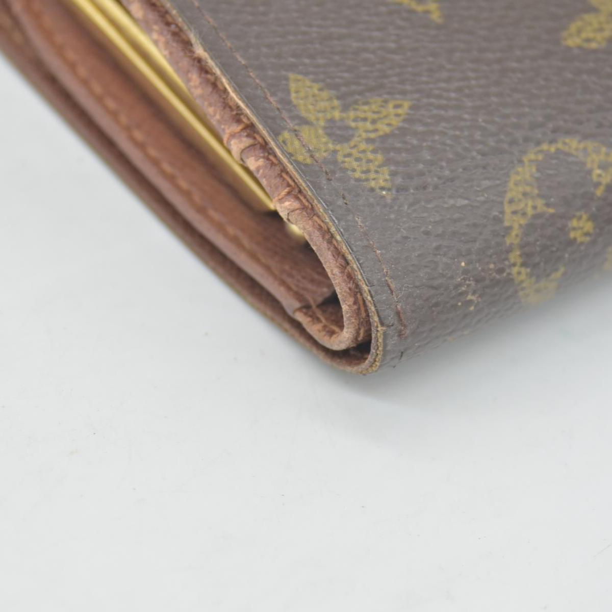 $750 2005 Louis Vuitton Kisslock French Wallet CA0015