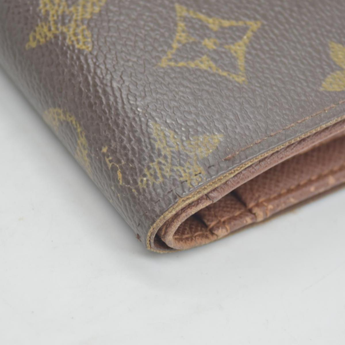 $750 2005 Louis Vuitton Kisslock French Wallet CA0015