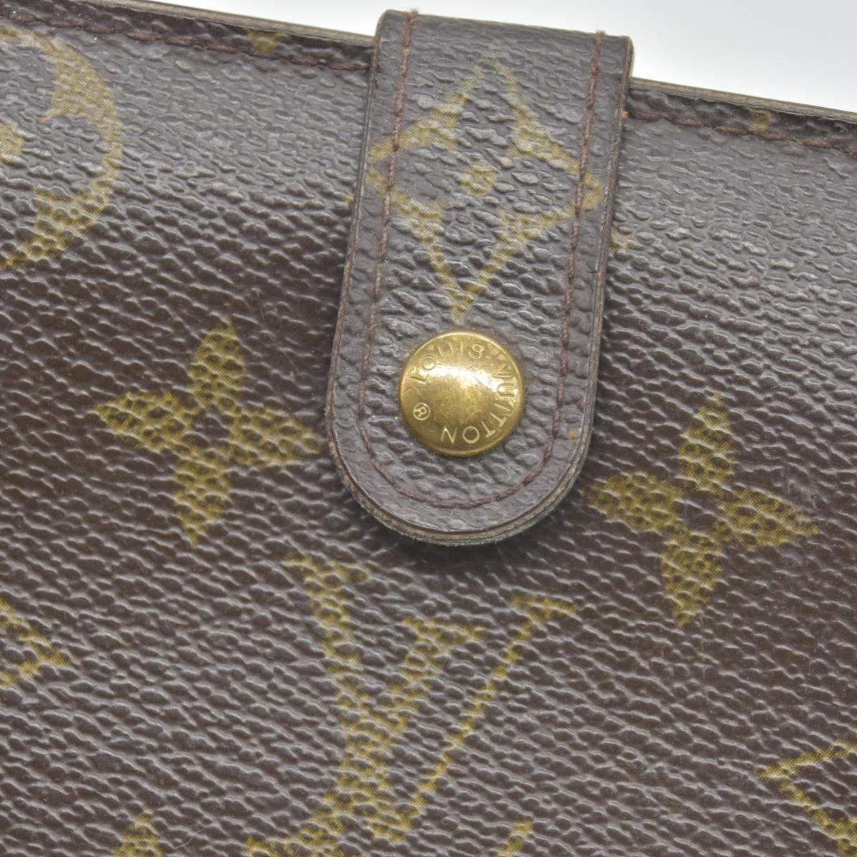 $750 2005 Louis Vuitton Kisslock French Wallet CA0015