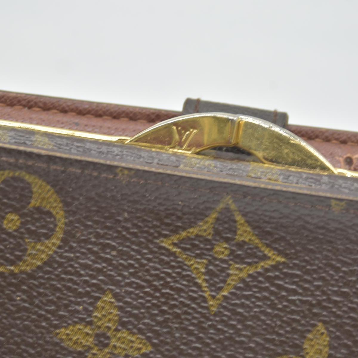 $750 2005 Louis Vuitton Kisslock French Wallet CA0015
