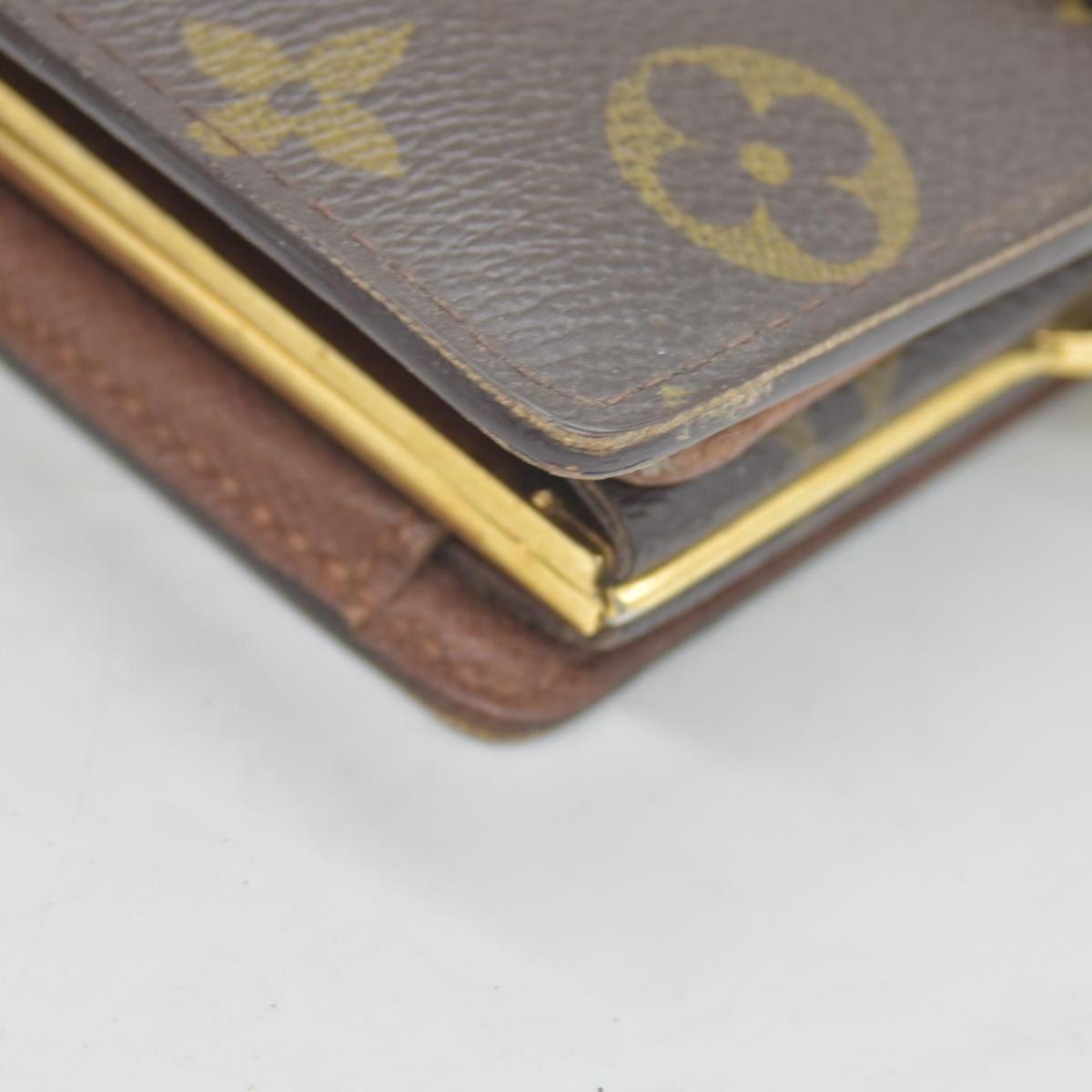 $750 2005 Louis Vuitton Kisslock French Wallet CA0015