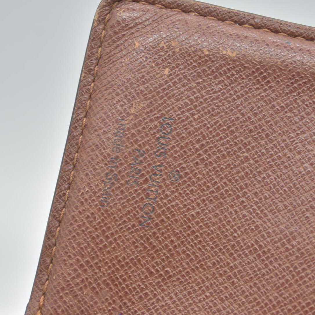 $750 2005 Louis Vuitton Kisslock French Wallet CA0015