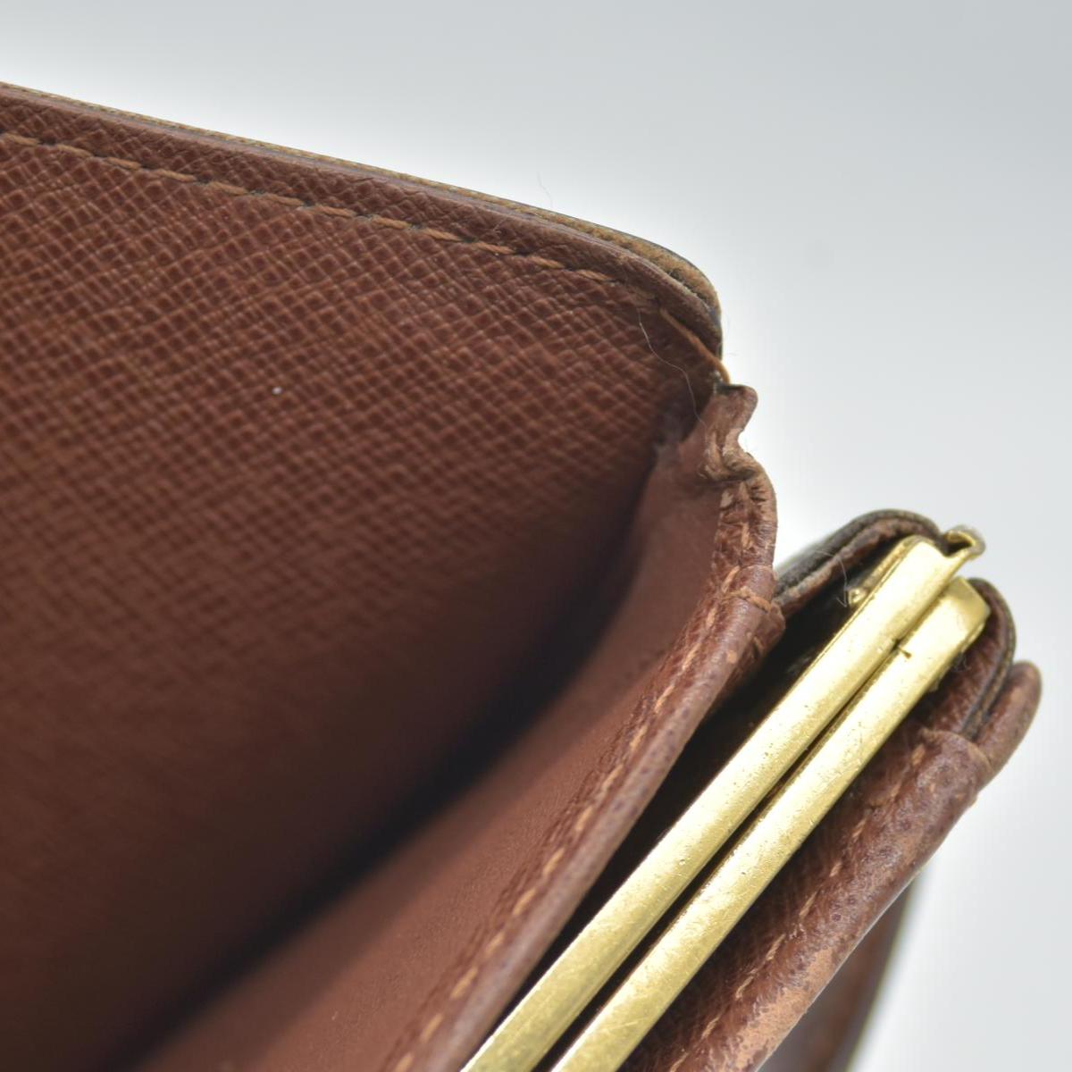 $750 2005 Louis Vuitton Kisslock French Wallet CA0015