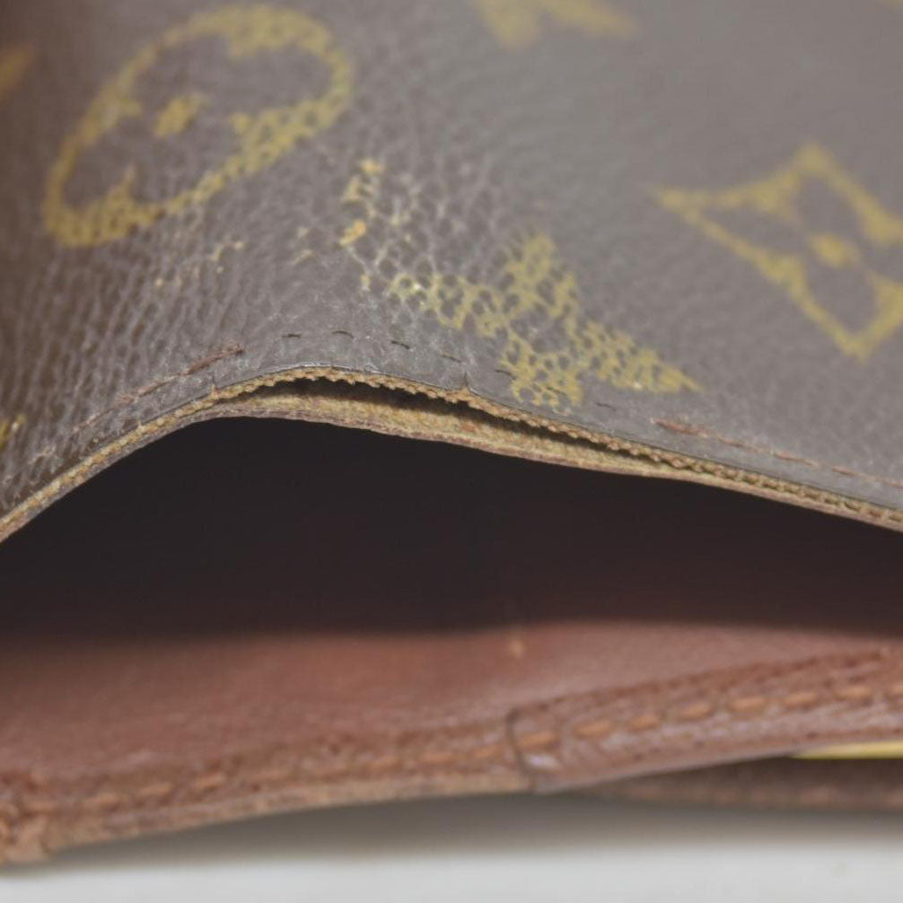 $750 2005 Louis Vuitton Kisslock French Wallet CA0015