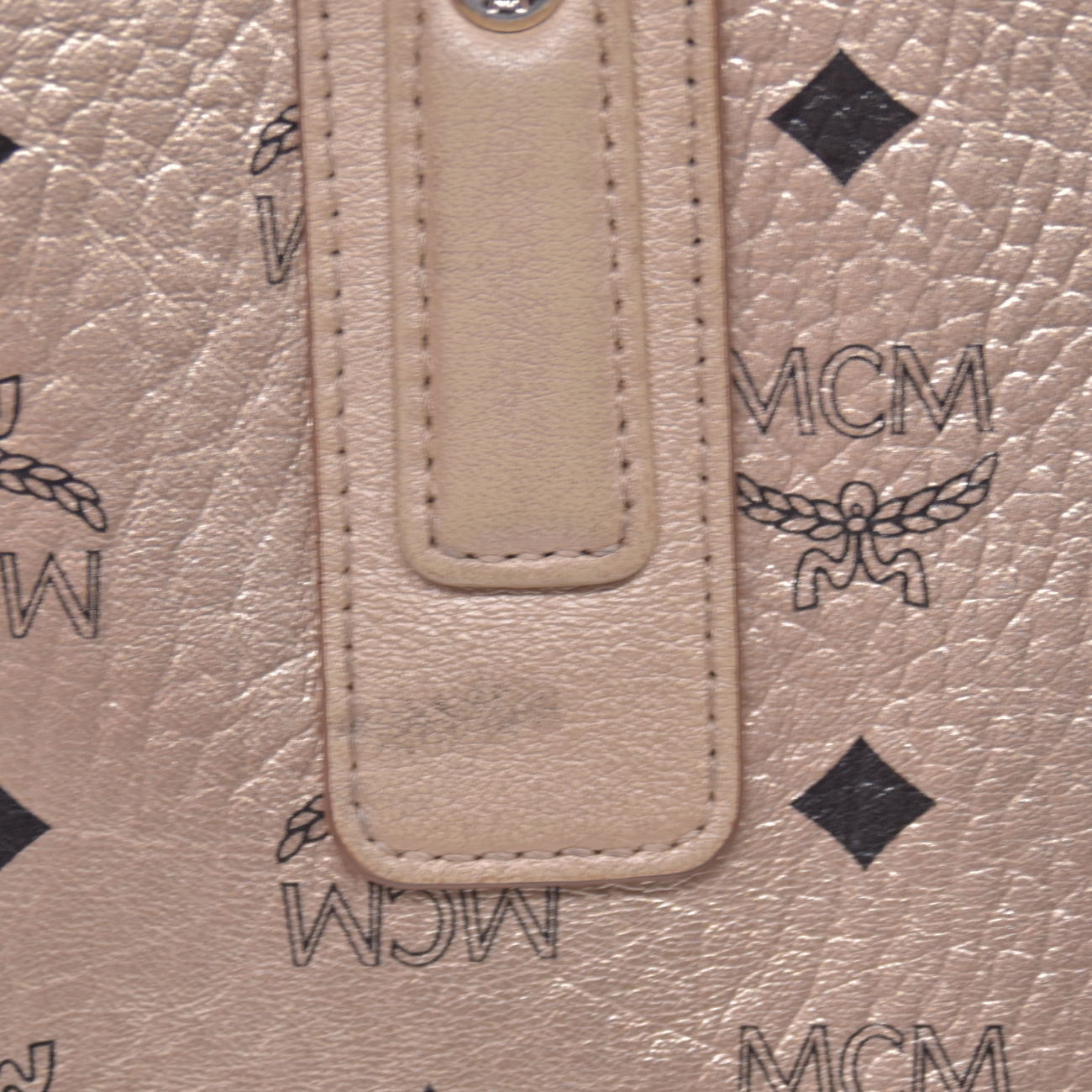 $950 MCM Metallic Visetos Medium Liz Reversible Shopper Tote Gold