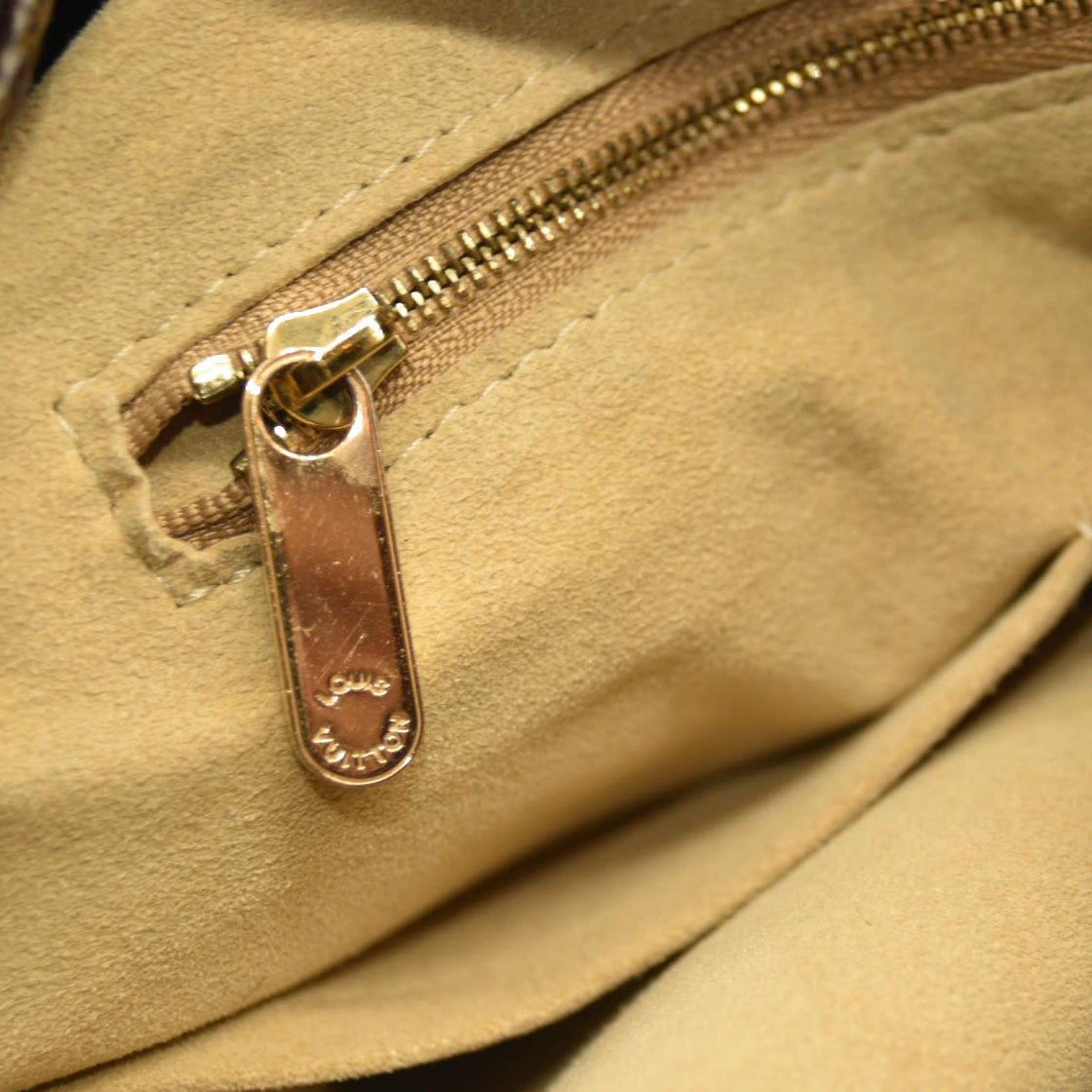 LOUIS VUITTON Monogram Artsy MM CA5100