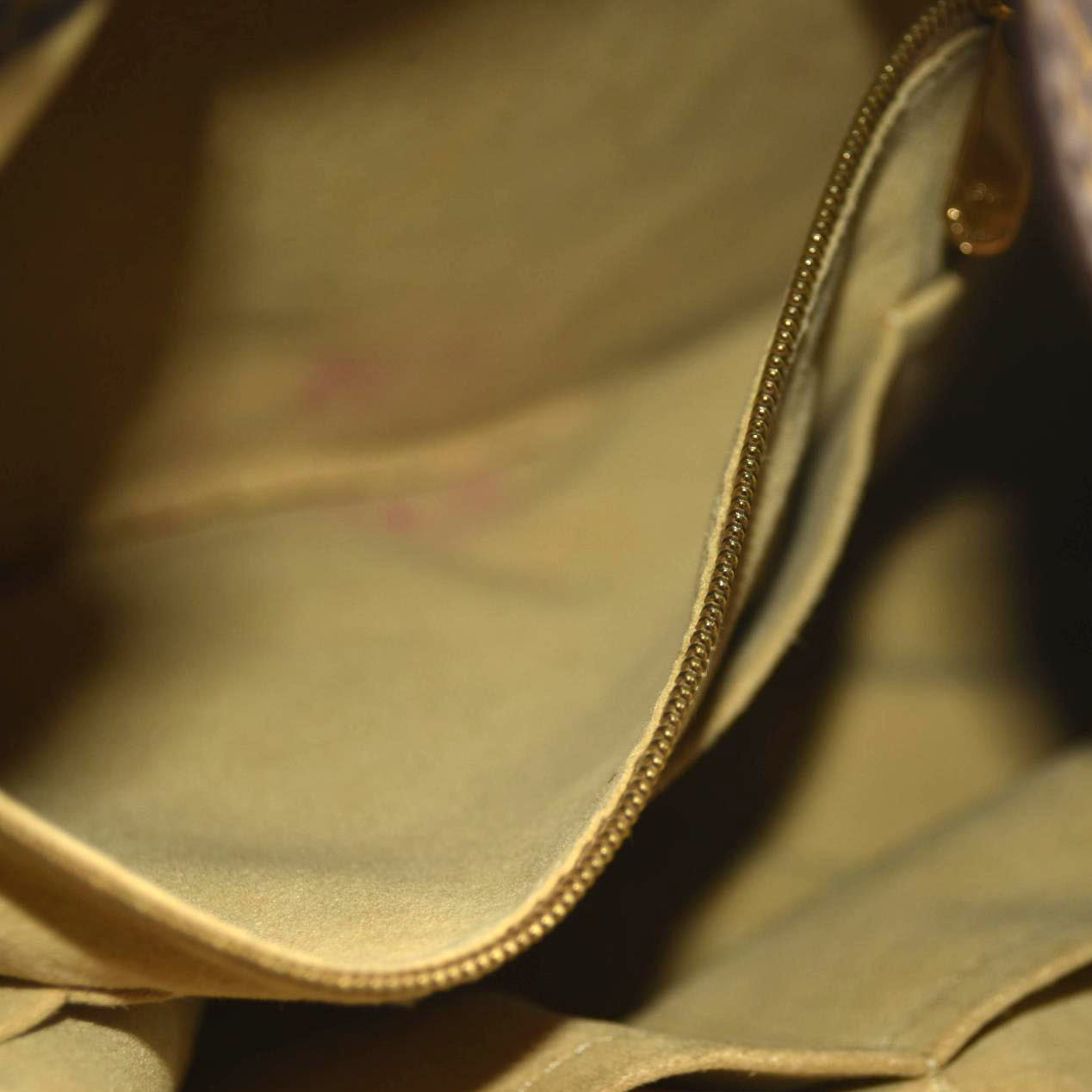 LOUIS VUITTON Monogram Artsy MM CA5100