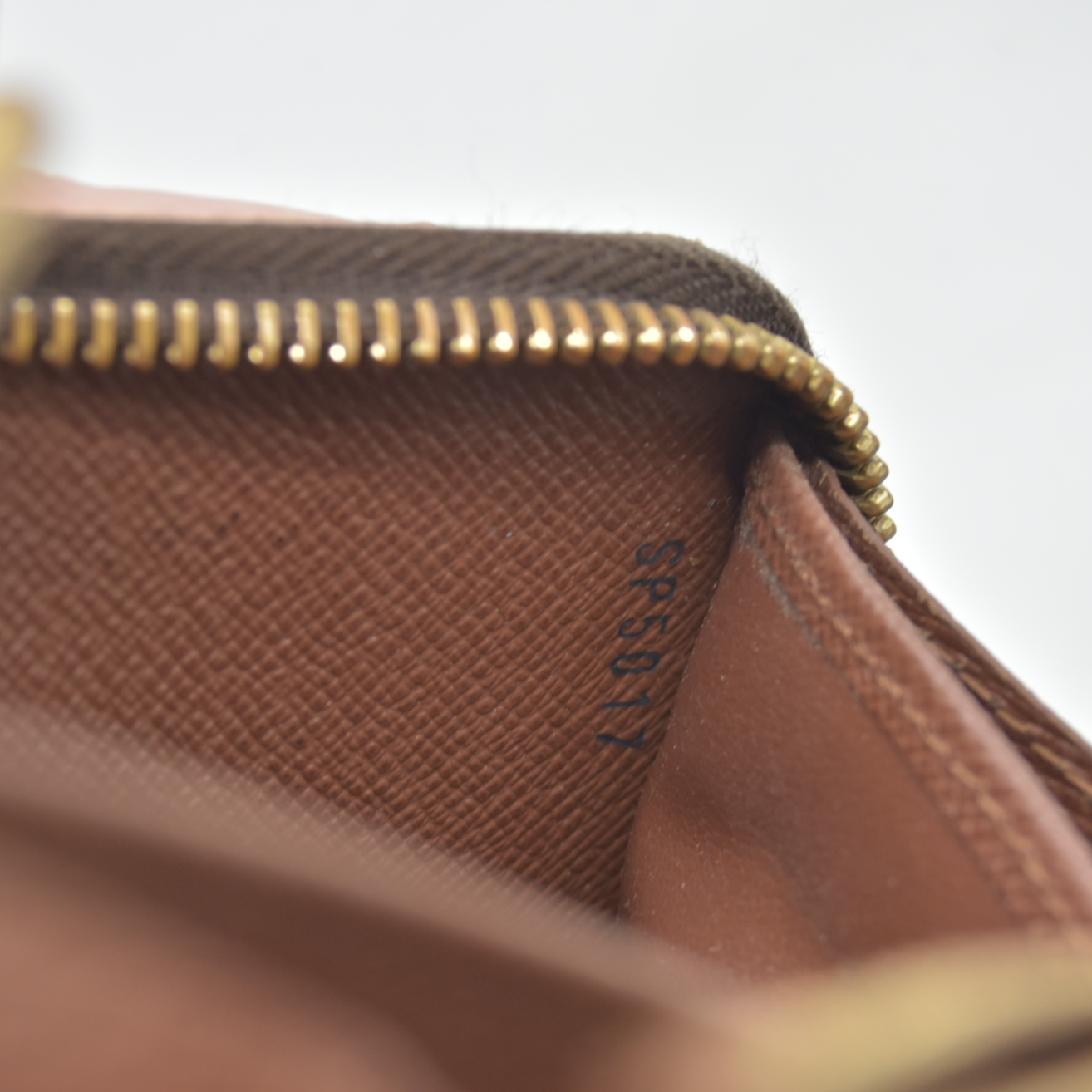 $915 Louis Vuitton Monogram Zippy Zip Around Long Wallet Purse Brown SP5017