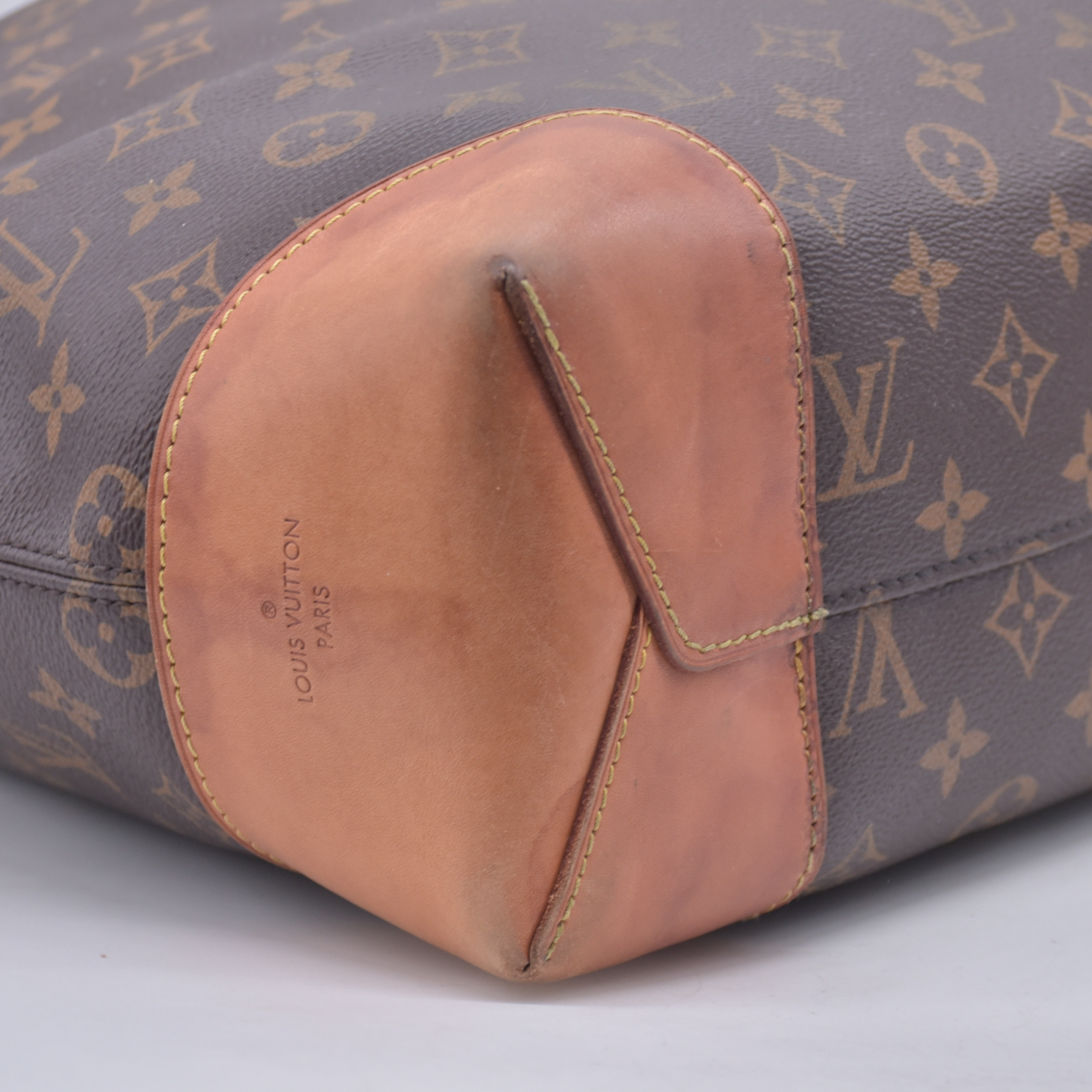 $1650 2017 Louis Vuitton Monogram Berri MM DU4157