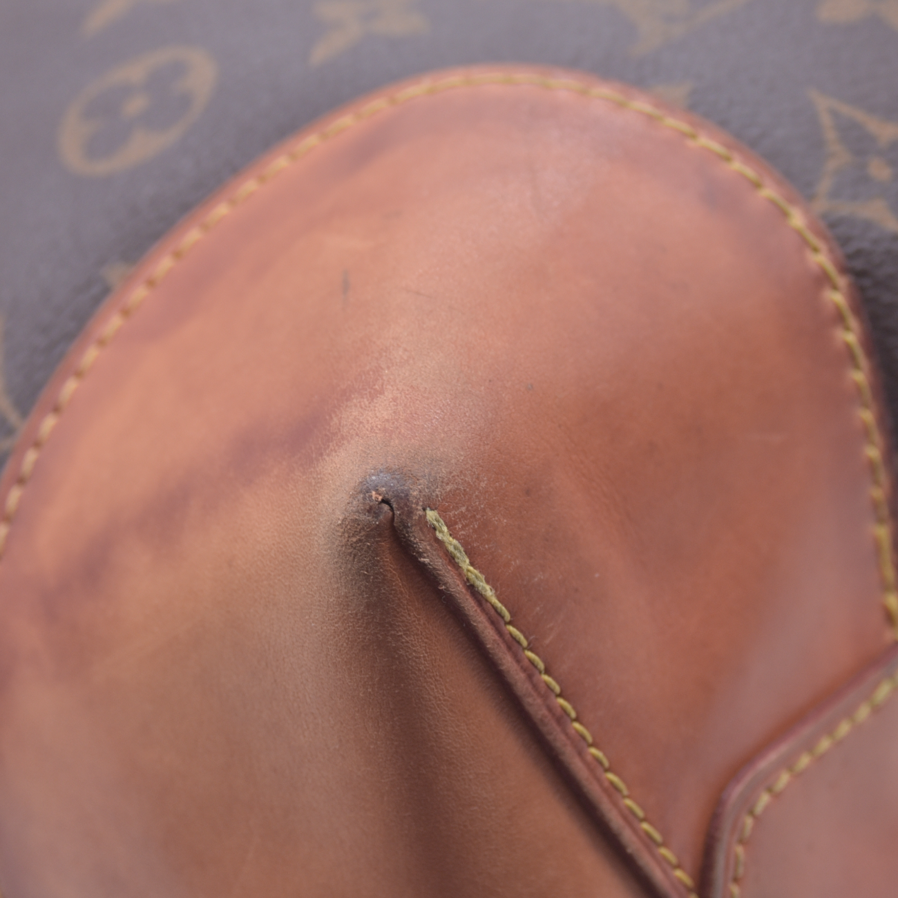 $1650 2017 Louis Vuitton Monogram Berri MM DU4157