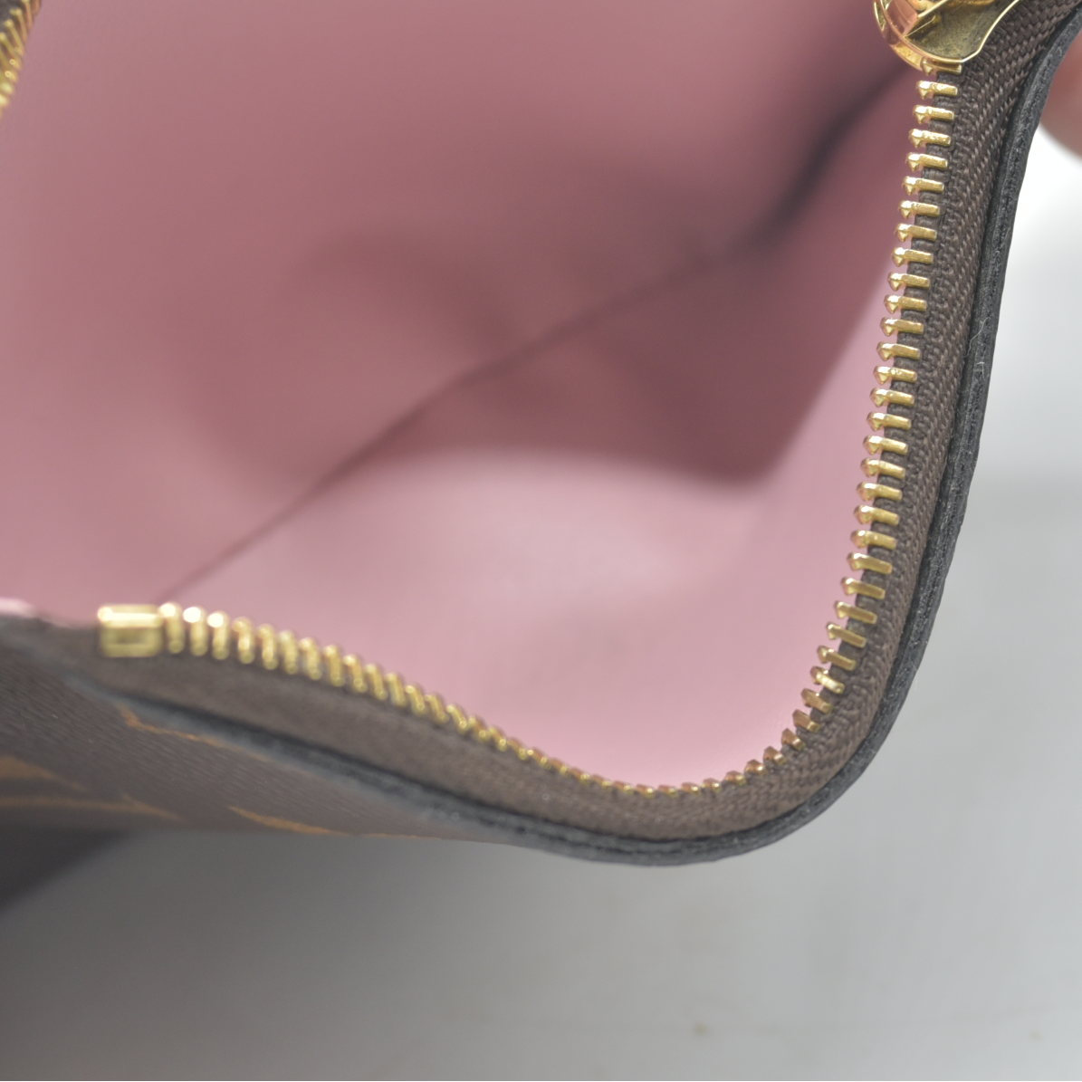$755 LOUIS VUITTON Portefeuille Victorine M62360 Rose Ballerine Monogram MI4118
