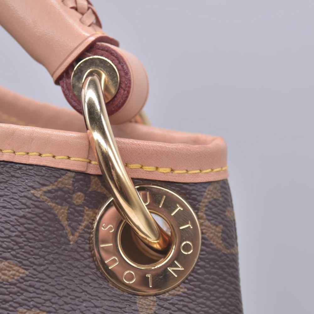 $2500 Louis Vuitton Monogram Artsy MM