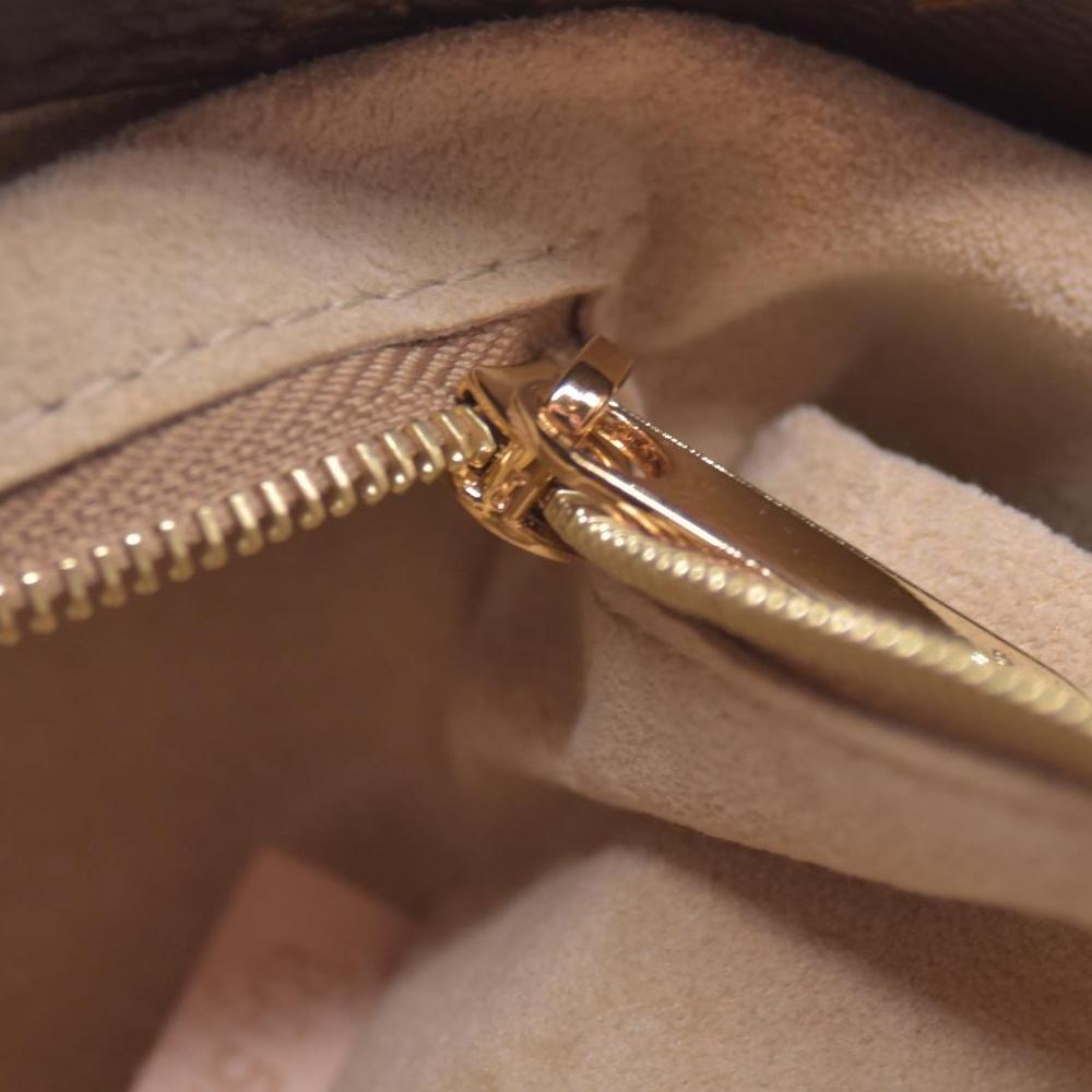 $2500 Louis Vuitton Monogram Artsy MM