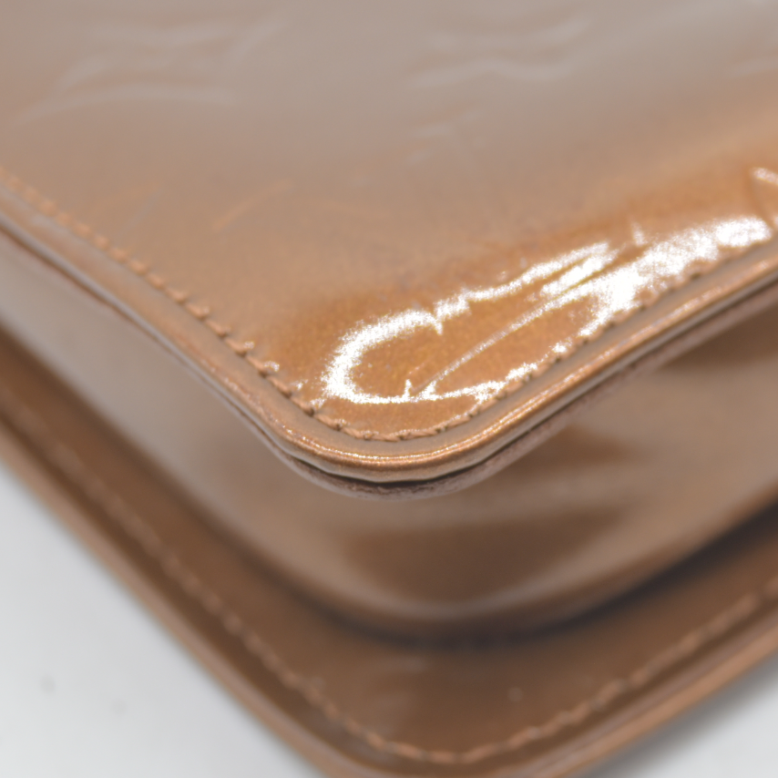 $740 Louis Vuitton  Vernis Lexington Pochette Noisette