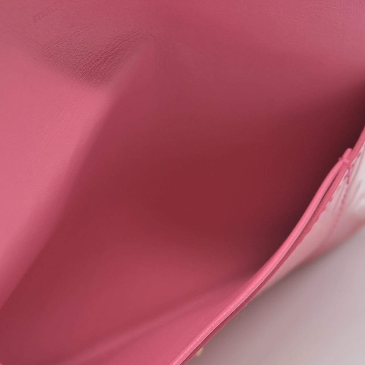 $665 Louis Vuitton Pink Vernis Envelope Plat 2006 TH1016