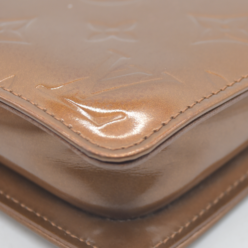 $740 Louis Vuitton  Vernis Lexington Pochette Noisette