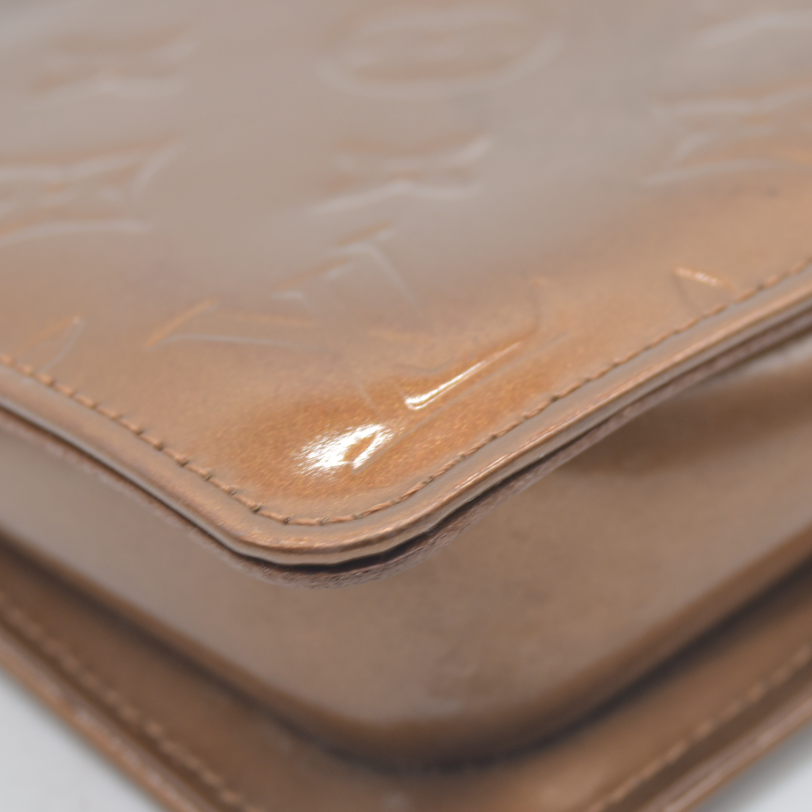 $740 Louis Vuitton  Vernis Lexington Pochette Noisette