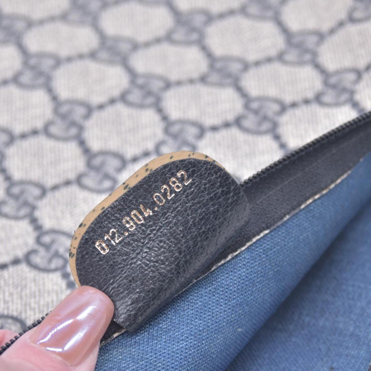 $550 GUCCI Vintage Navy GG Supreme Canvas Clutch Pouch Blue Grey CONSIGNMENT 10021218
