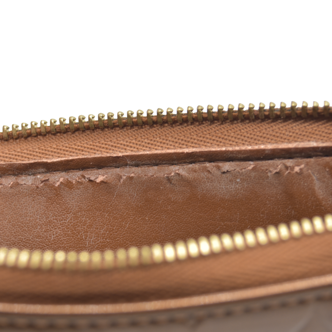 $740 Louis Vuitton  Vernis Lexington Pochette Noisette