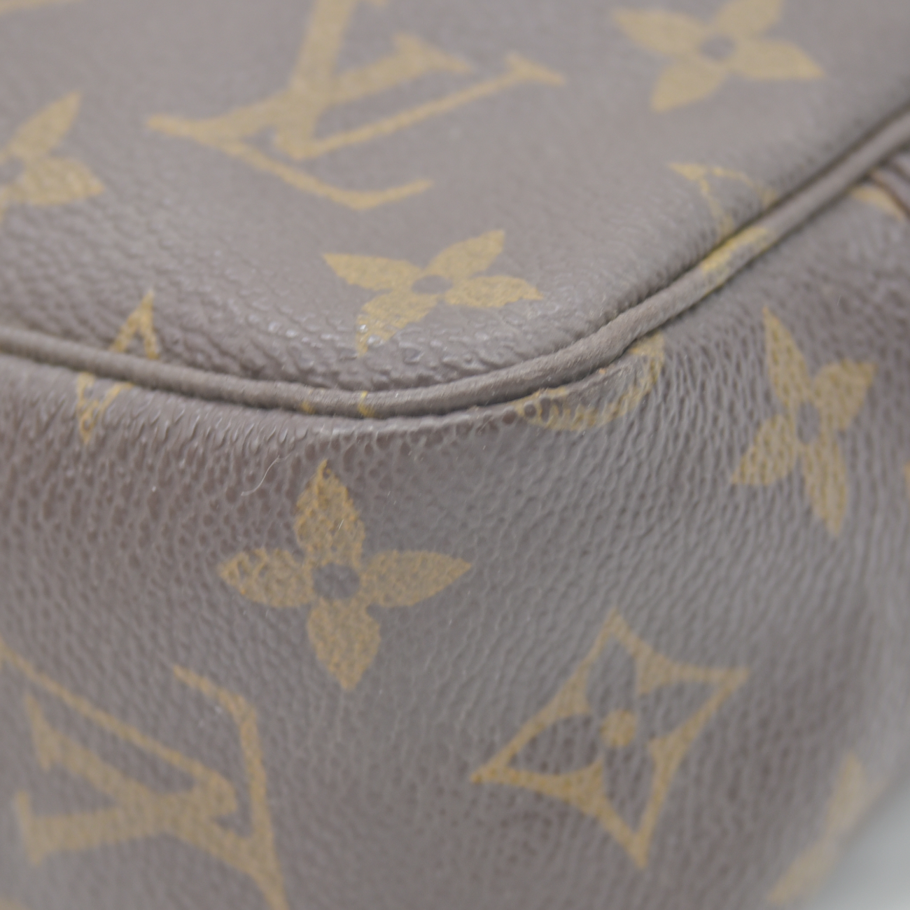 $600 1989 LOUIS VUITTON Monogram Trousse Toilette 23 Clutch Bag TH8911