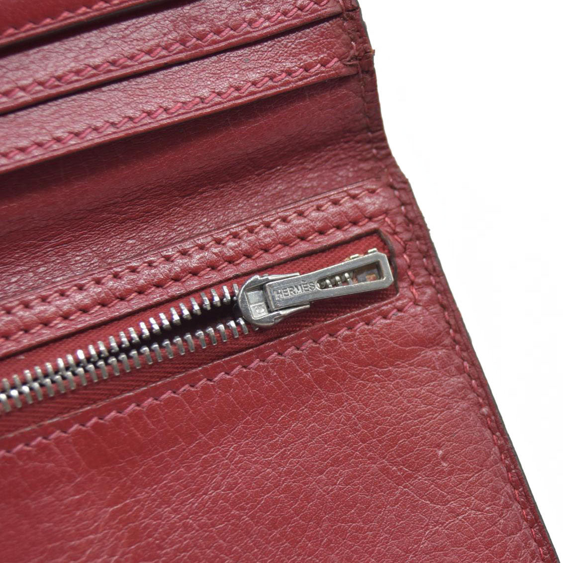 AUCTION $1570 Hermes Epsom Bearm Souffle Bifold Wallet Burgandy