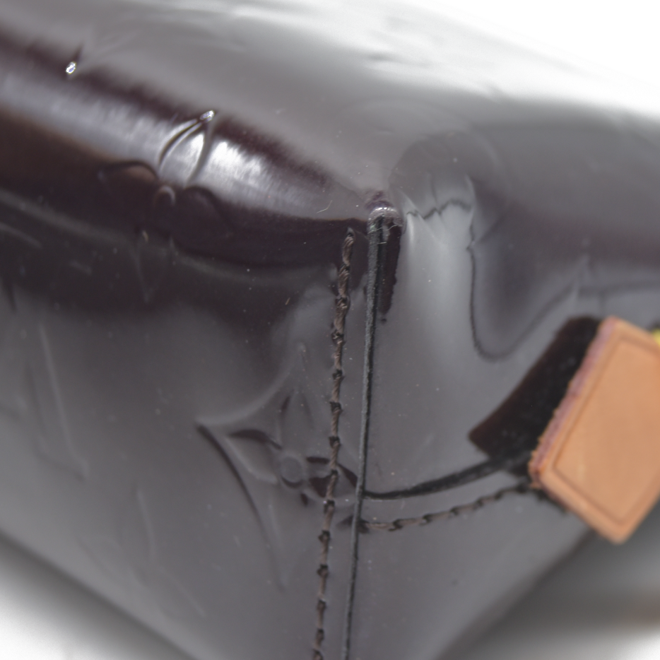 $530 LOUIS VUITTON Vernis Cosmetic Pouch Amarante CONSIGMENT AUCTION