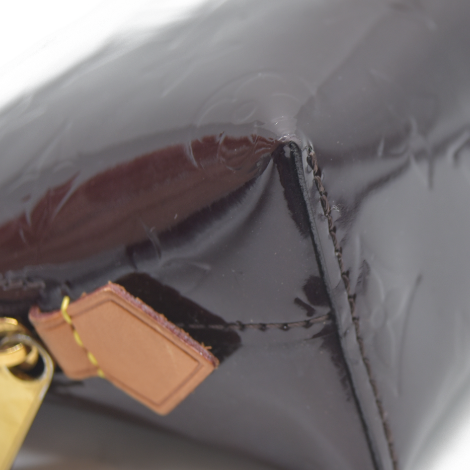 $530 LOUIS VUITTON Vernis Cosmetic Pouch Amarante CONSIGMENT AUCTION