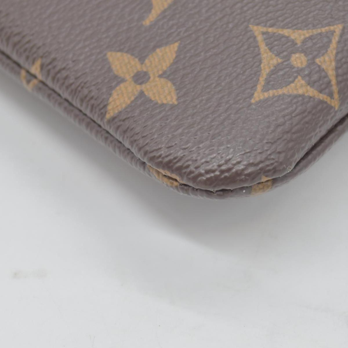 $760 Louis Vuitton Monogram Daily Pouch Sesame